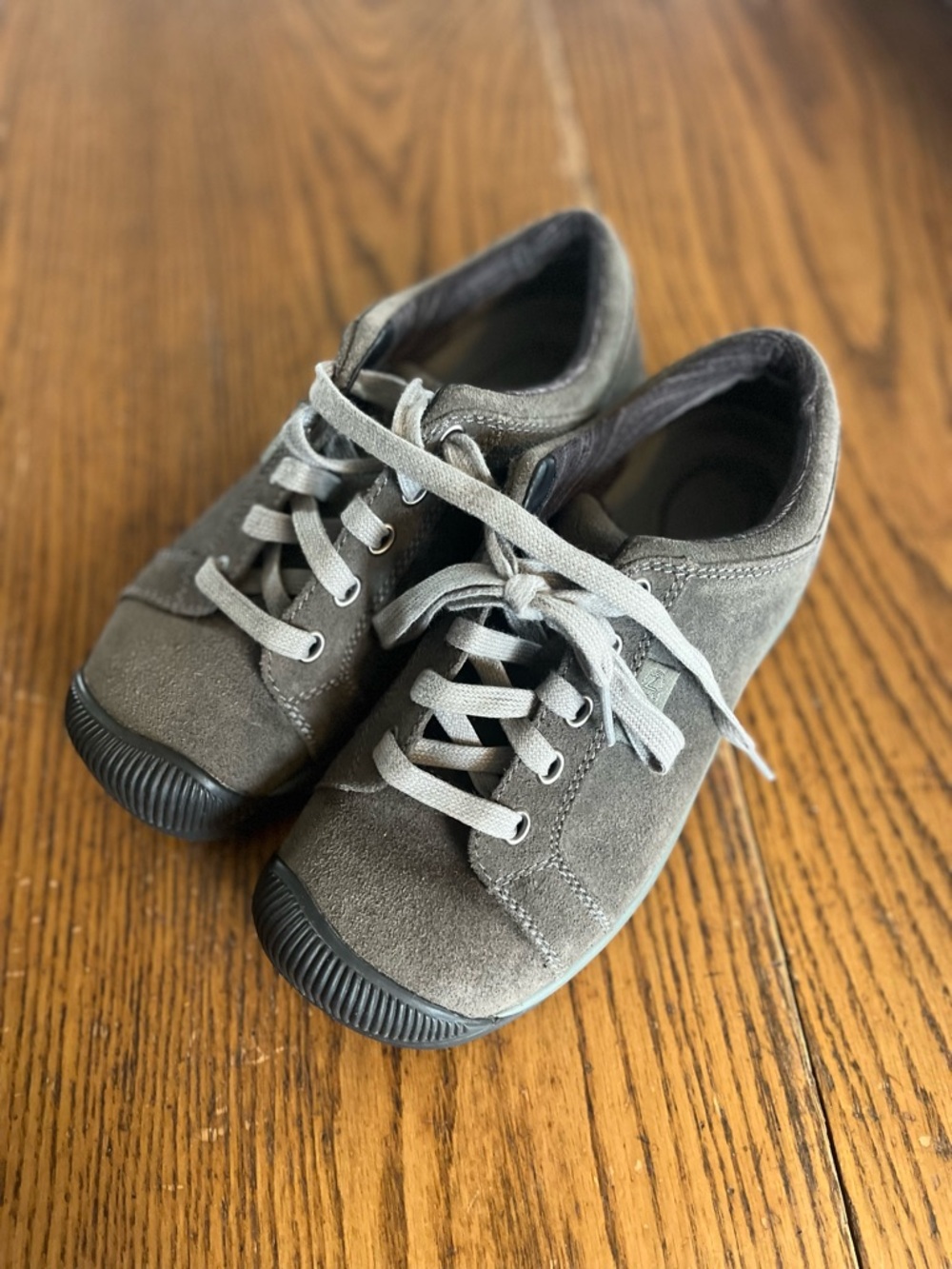 Keen Reisen Gray Suede Casual Lace-Up Sneakers.